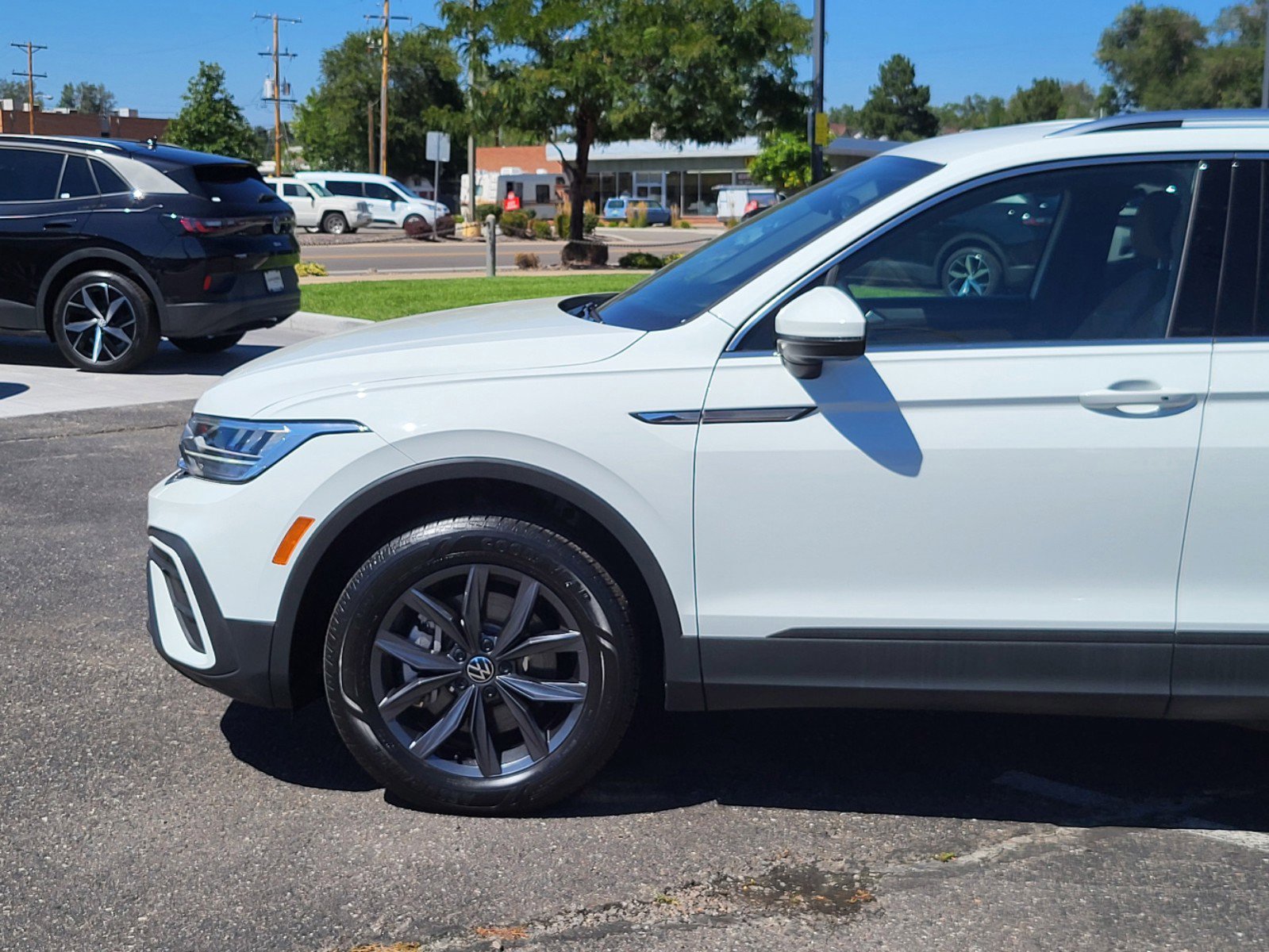 Used 2022 Volkswagen Tiguan SE with VIN 3VV2B7AX9NM042969 for sale in Lakewood, CO