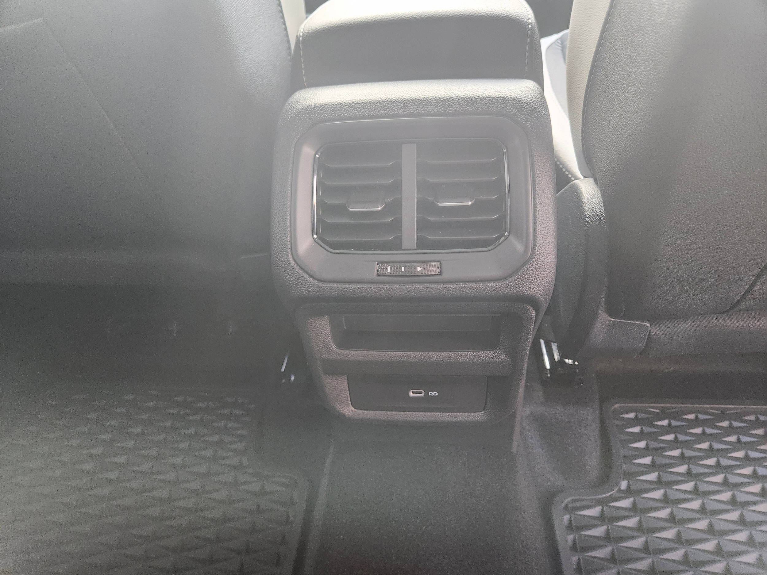 2025 Volkswagen Taos SE - Photo 27