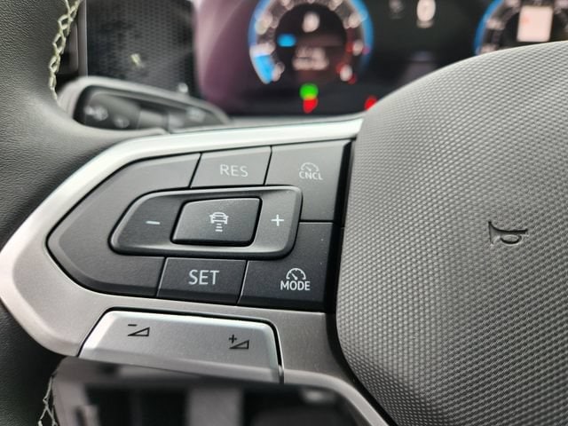 2025 Volkswagen Tiguan SE - Photo 23