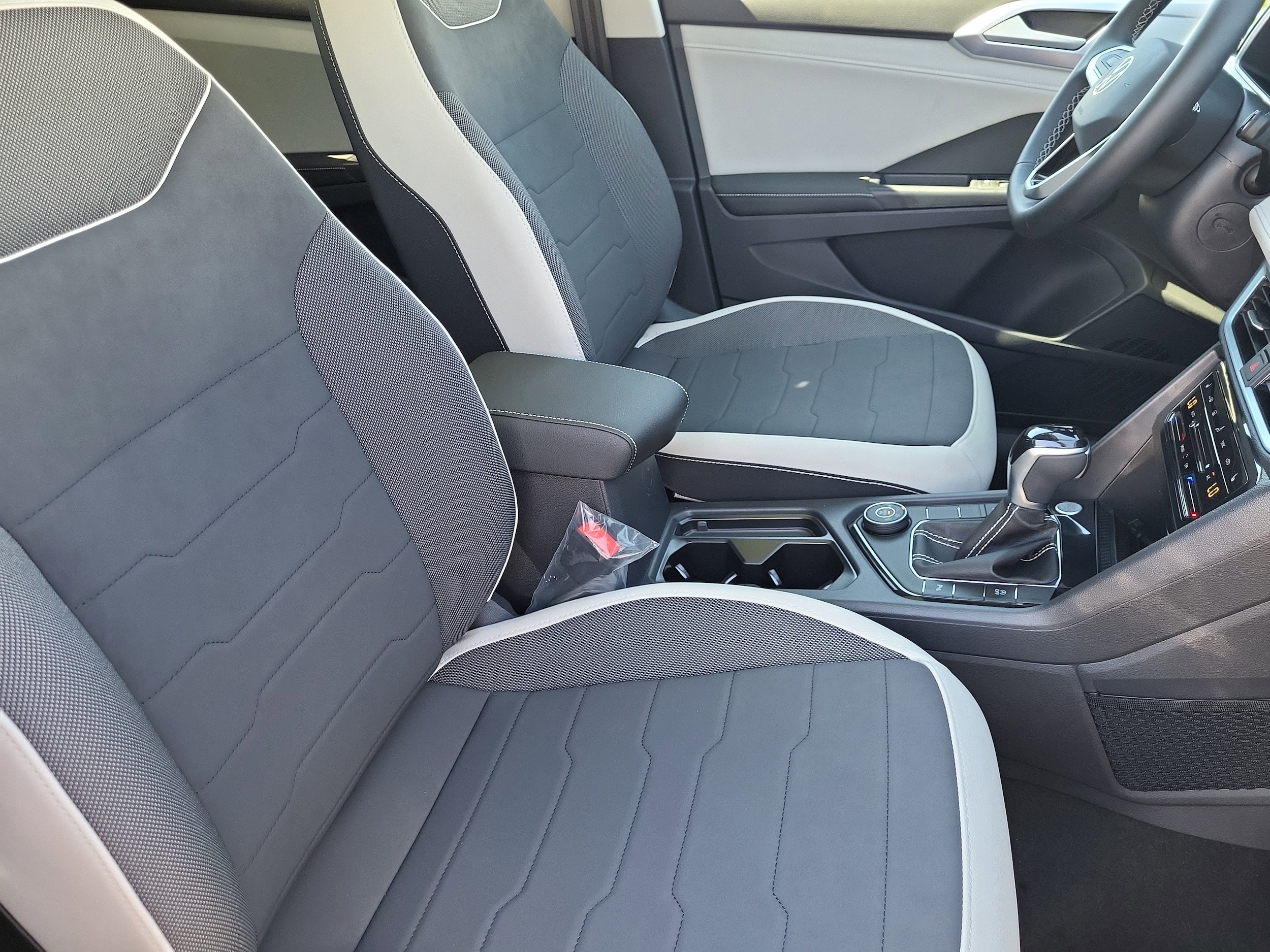 2025 Volkswagen Taos SE - Photo 25