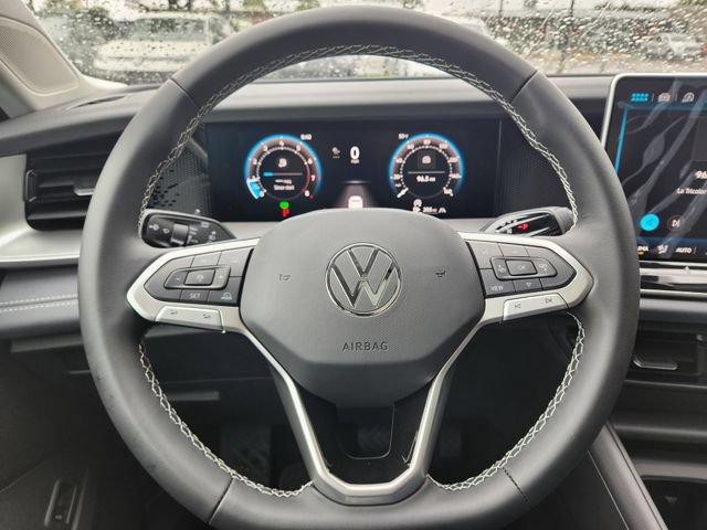 2025 Volkswagen Tiguan SE - Photo 16