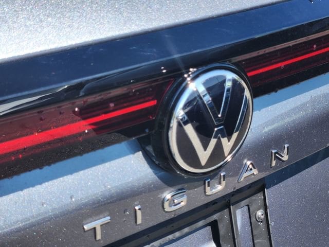 2025 Volkswagen Tiguan SE - Photo 12