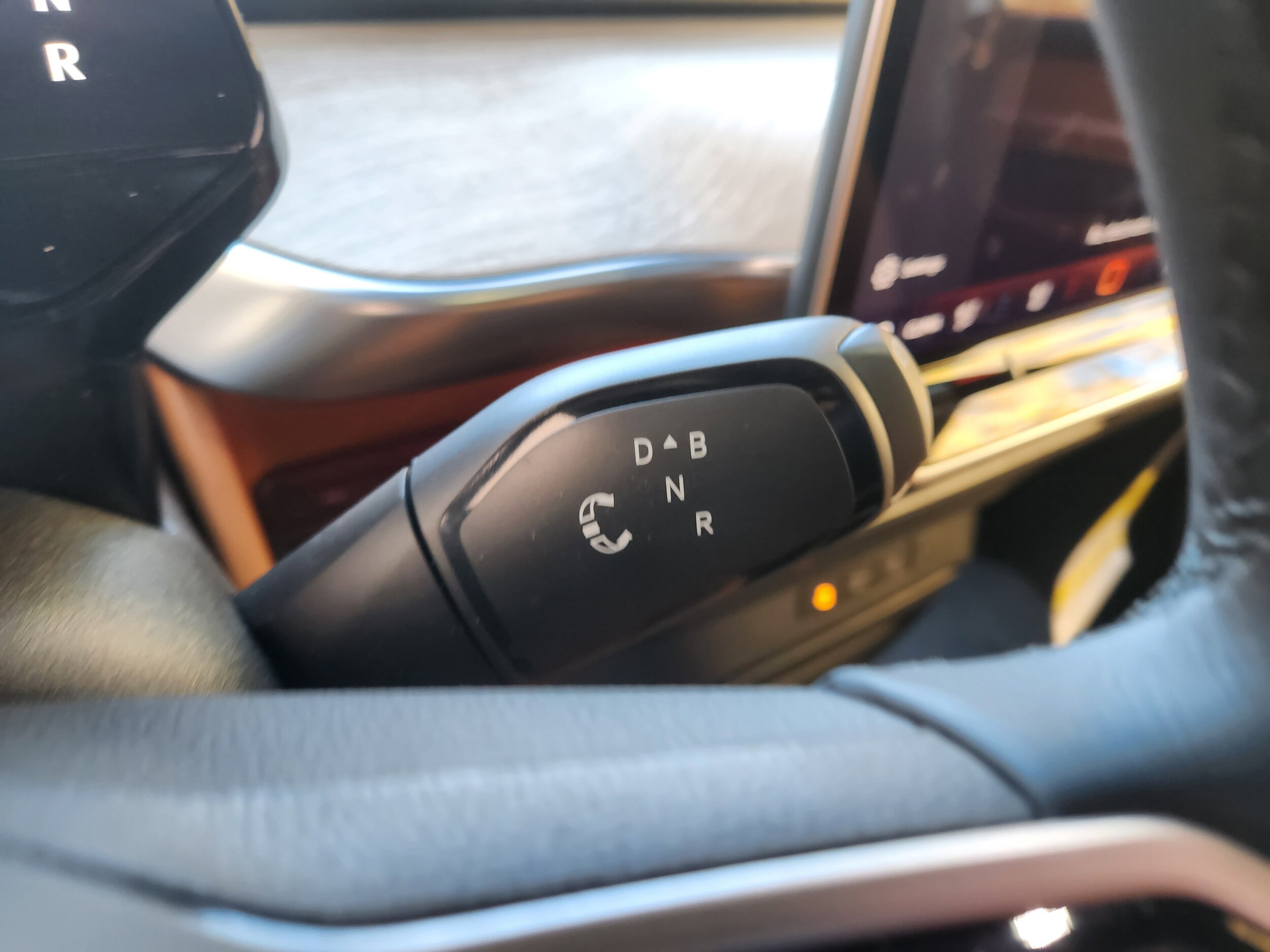 2025 Volkswagen ID. Buzz Pro S - Photo 16