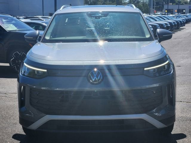 2025 Volkswagen Tiguan SE - Photo 11