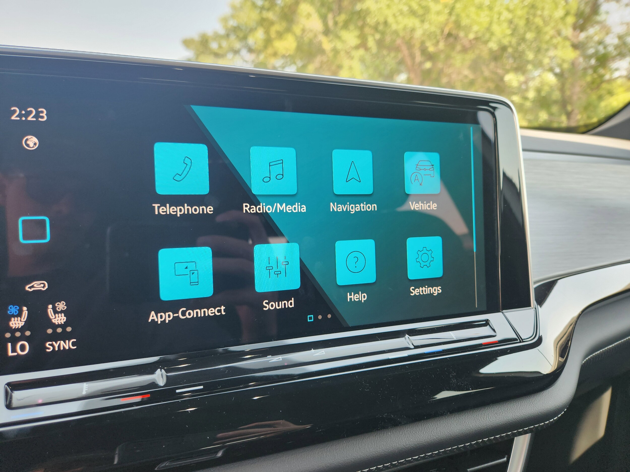 2026 Volkswagen Atlas Cross Sport SE w/Tech - Photo 31