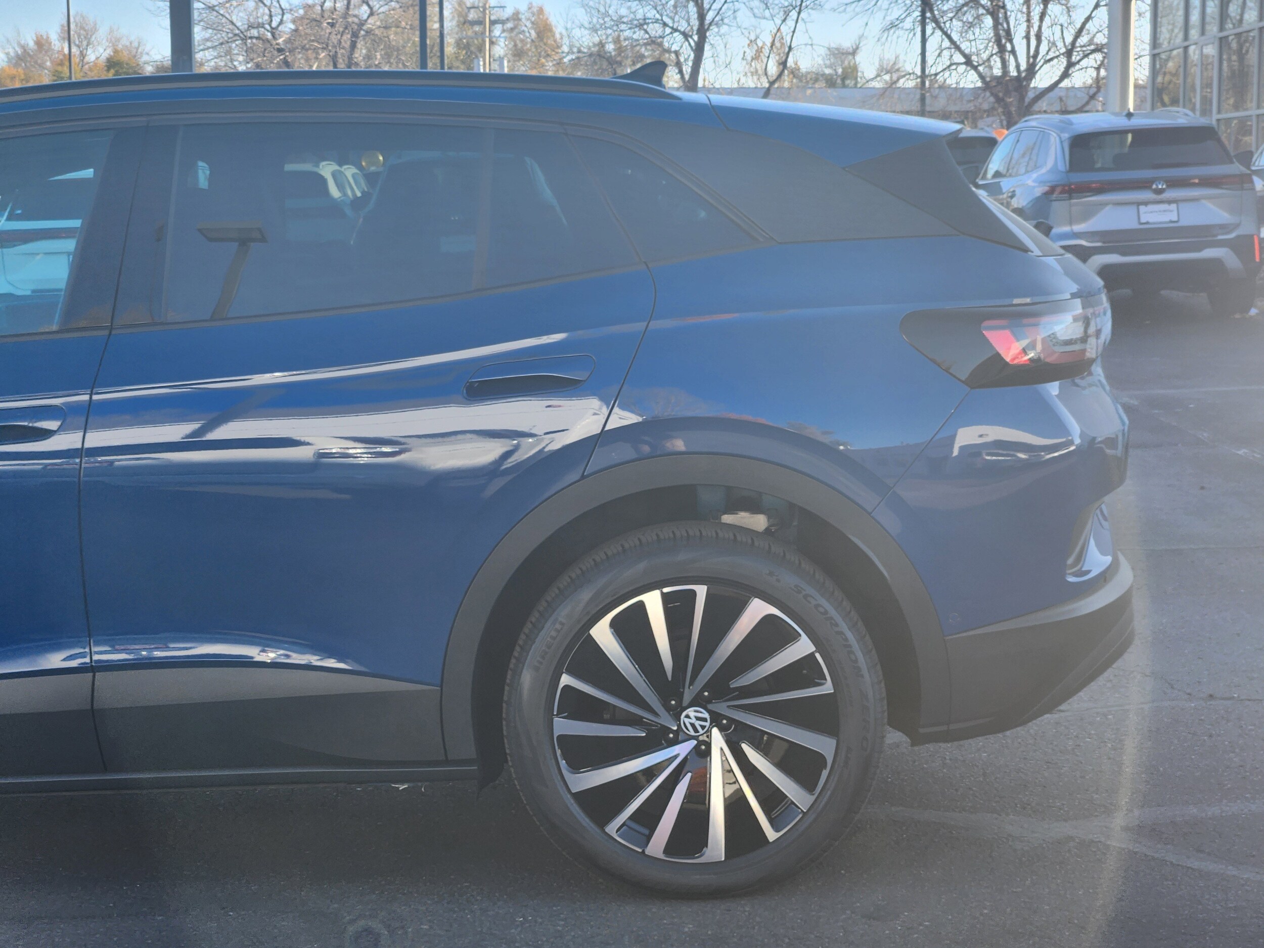 2025 Volkswagen ID.4 Pro photo 3