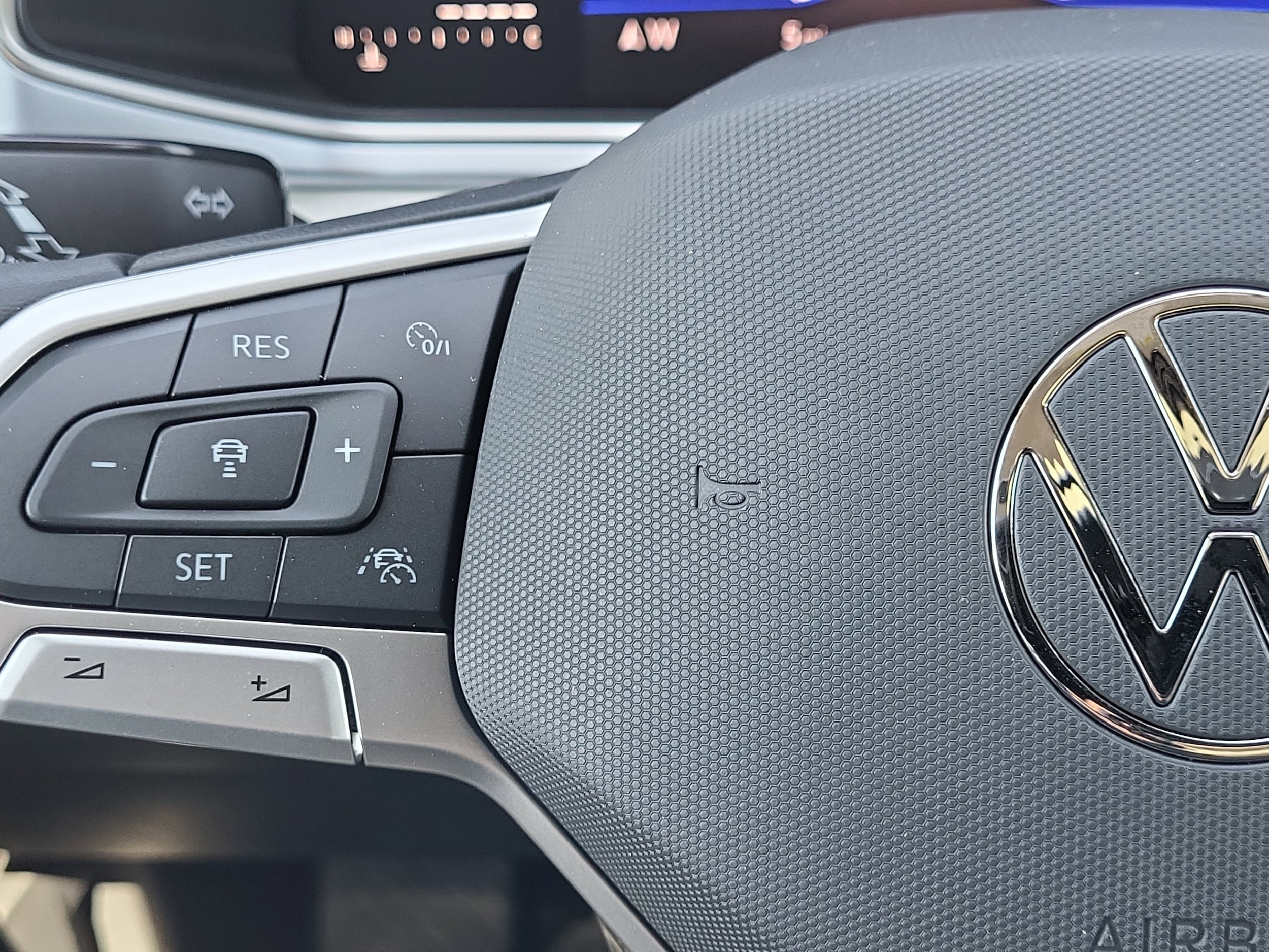 2025 Volkswagen Taos SE - Photo 33