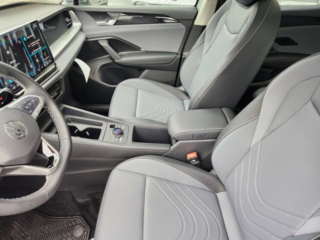 2025 Volkswagen Tiguan SE - Photo 25