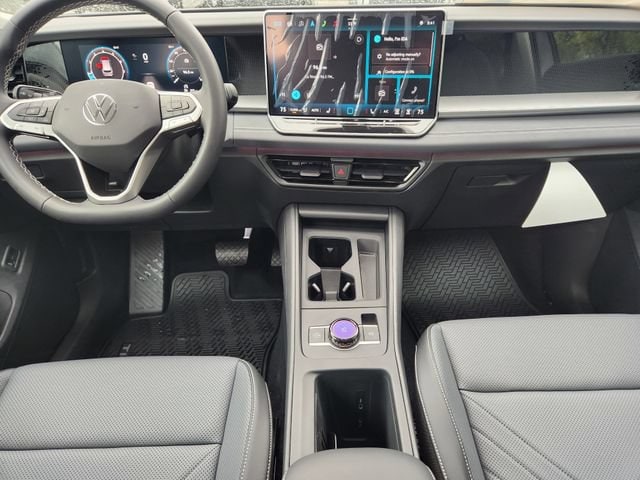 2025 Volkswagen Tiguan SE - Photo 26