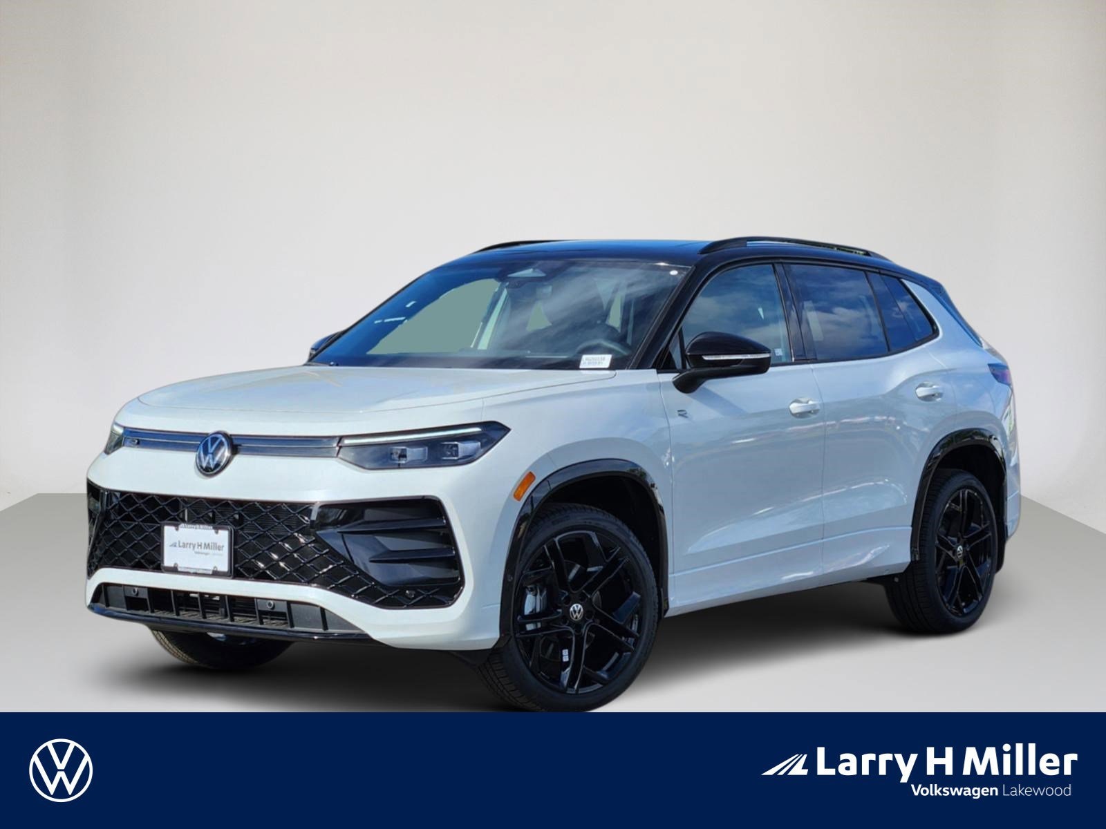 2026 Volkswagen Tiguan 2.0T SE R-Line Black 4Motion's photo