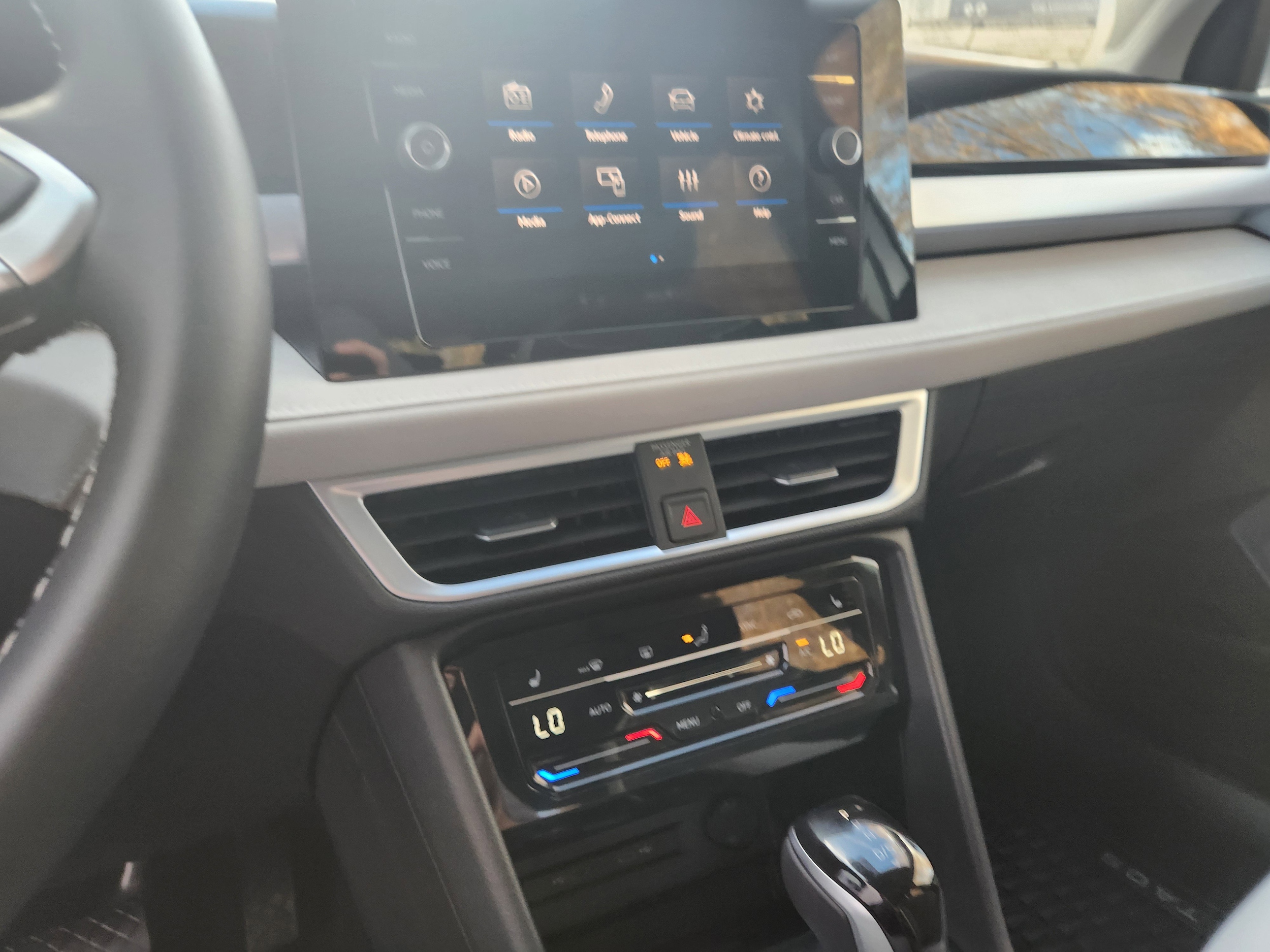 2025 Volkswagen Taos SE - Photo 14