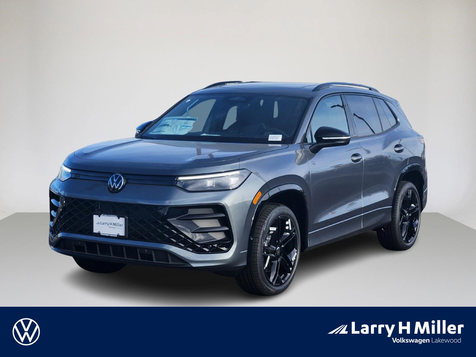 2026 Volkswagen Tiguan SE R-LINE BLACK's photo