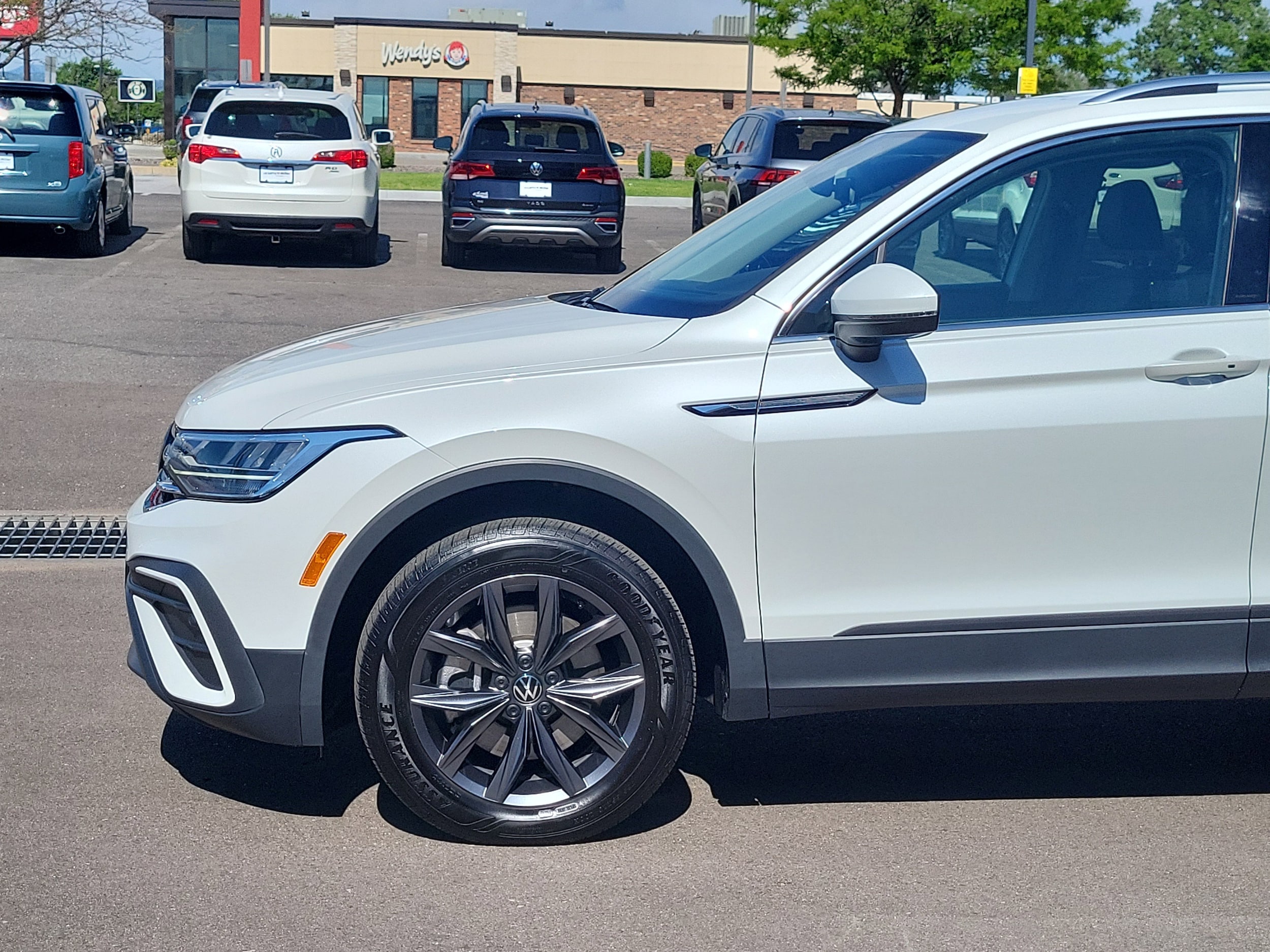Used 2023 Volkswagen Tiguan SE with VIN 3VV3B7AX1PM078534 for sale in Lakewood, CO