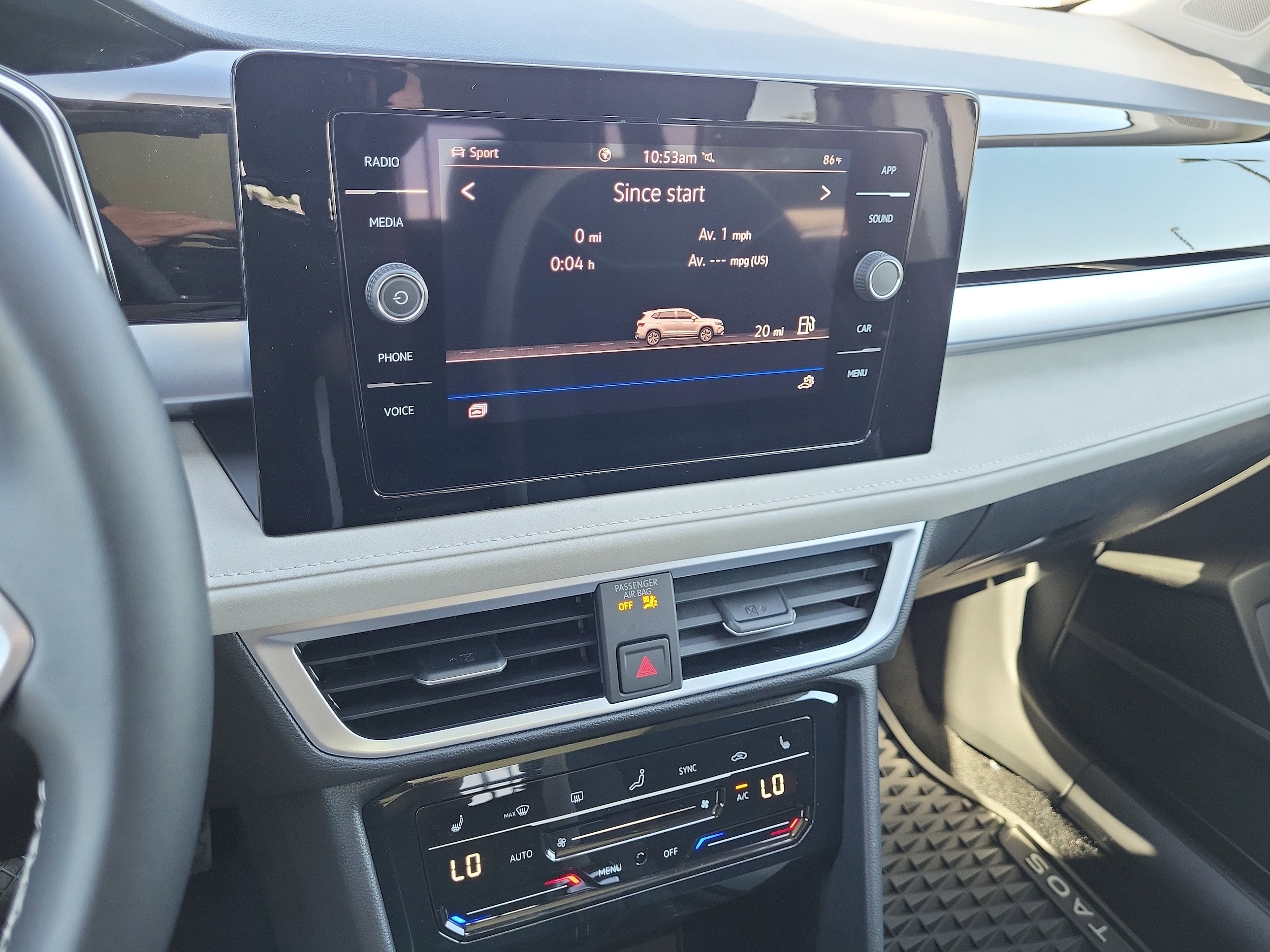 2025 Volkswagen Taos SE - Photo 14