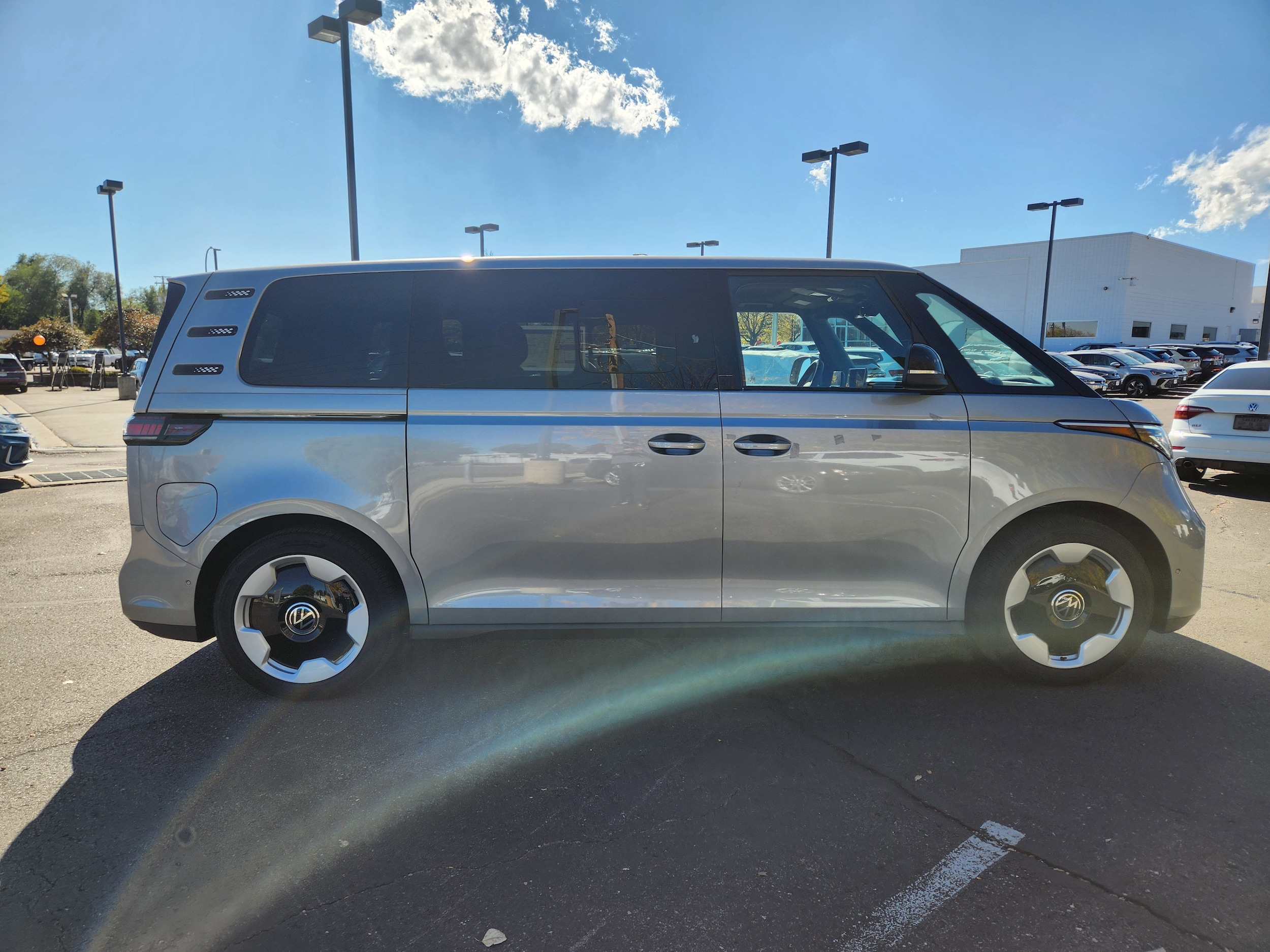 2025 Volkswagen ID. Buzz Pro S - Photo 10