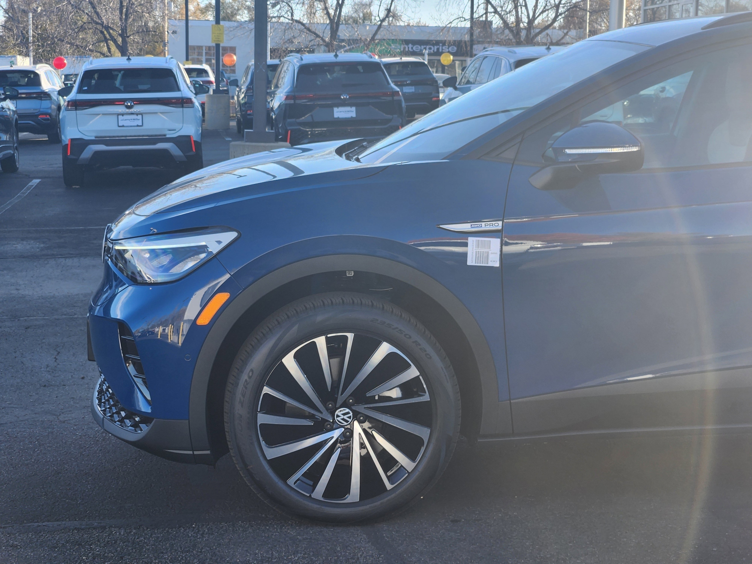 2025 Volkswagen ID.4 Pro photo 2