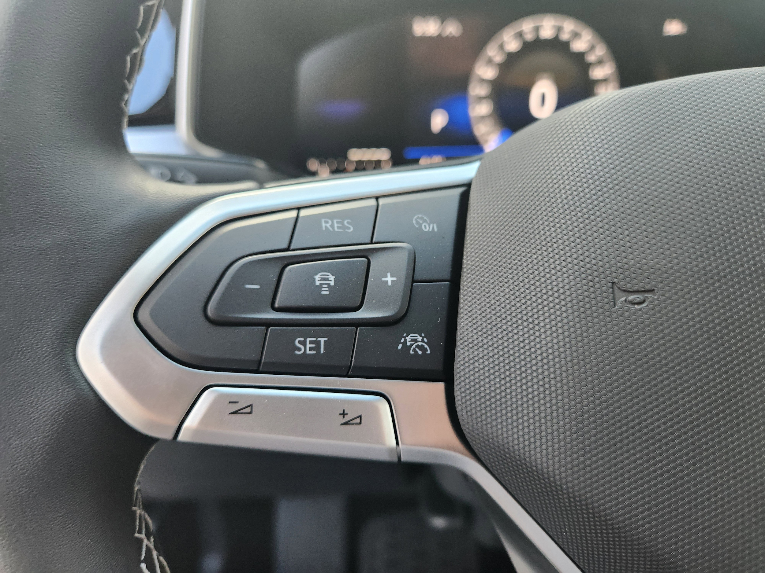 2025 Volkswagen Taos SE - Photo 16