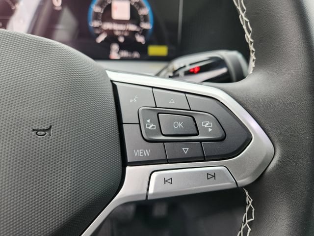 2025 Volkswagen Tiguan SE - Photo 22