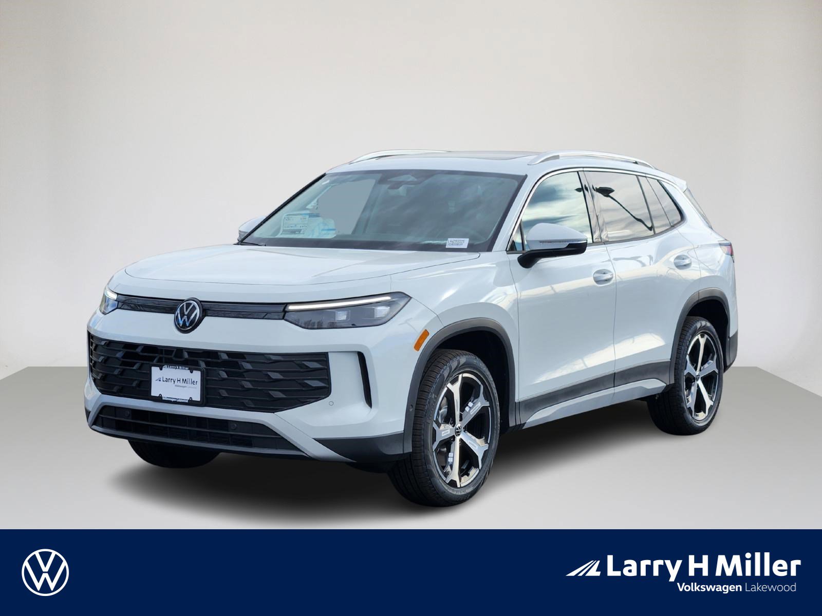 2026 Volkswagen Tiguan SE's photo