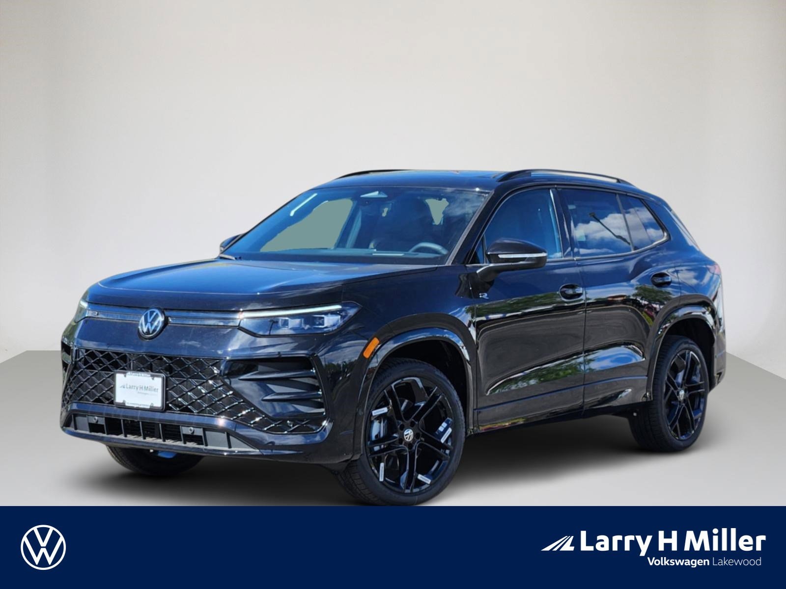 2026 Volkswagen Tiguan 2.0T SE R-Line Black 4Motion's photo