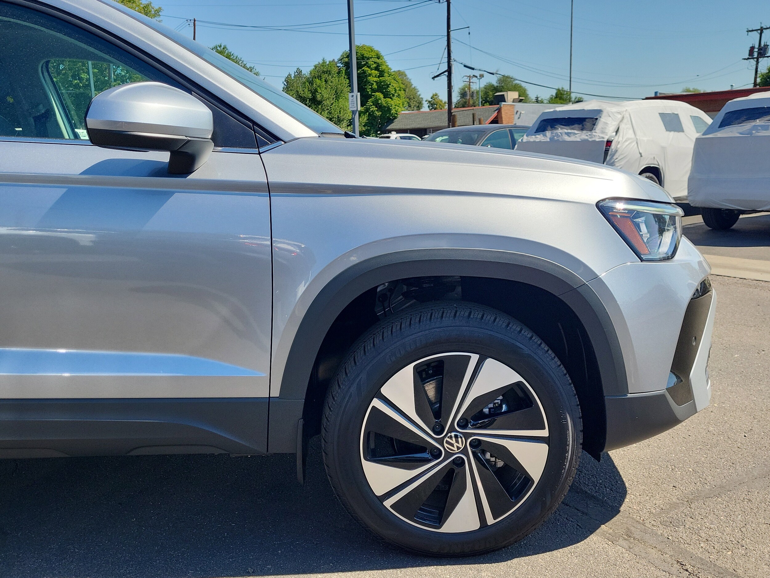 2025 Volkswagen Taos SE - Photo 10