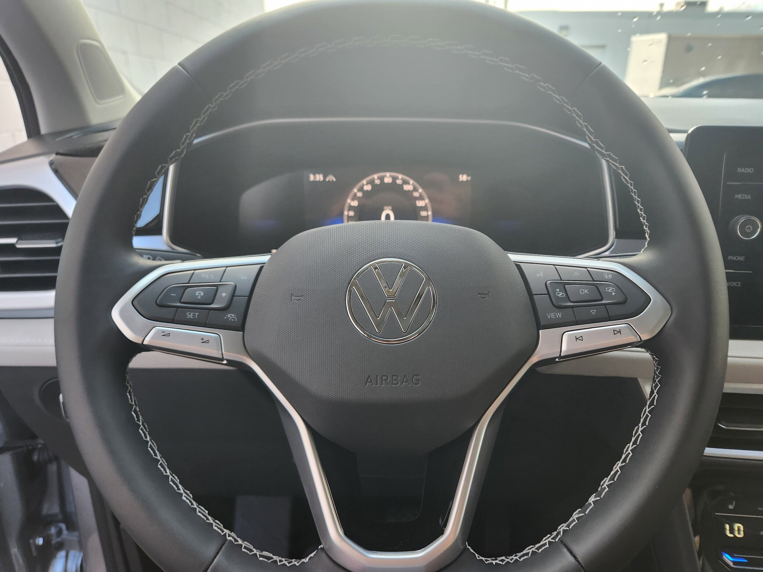 2025 Volkswagen Taos SE - Photo 12