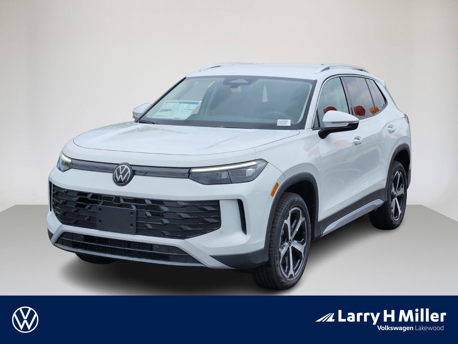 2025 Volkswagen Tiguan SE's photo