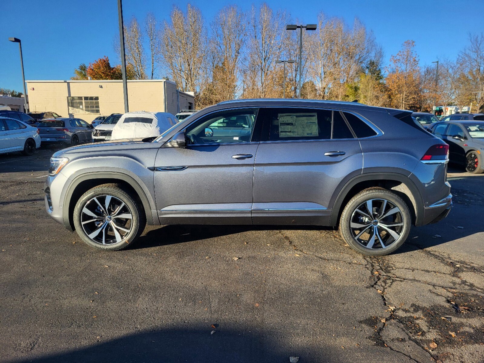 2025 Volkswagen Atlas Cross Sport SEL Premium R-Line photo 3