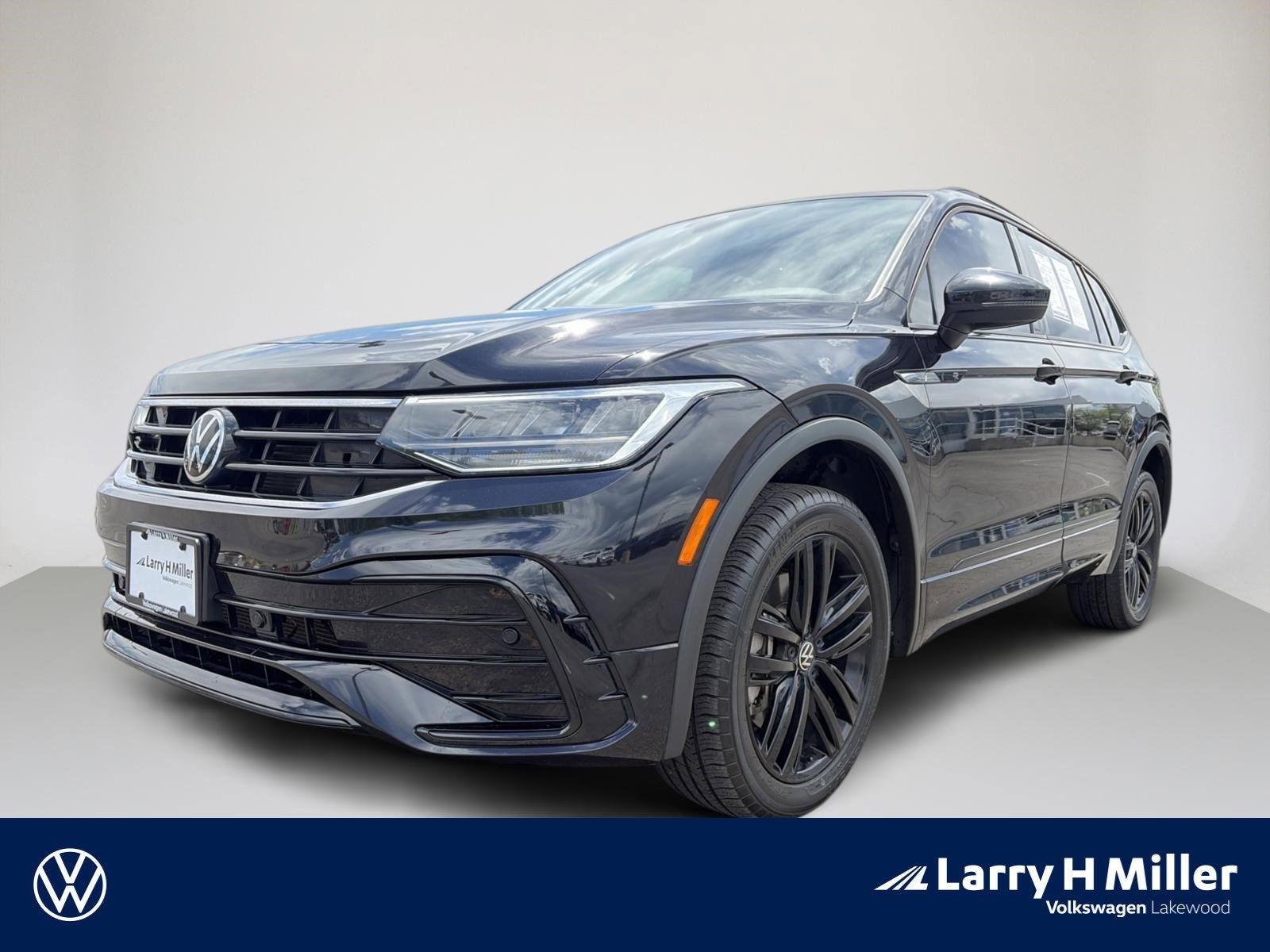 2022 Volkswagen Tiguan 2.0T SE R-Line Black 4Motion's photo