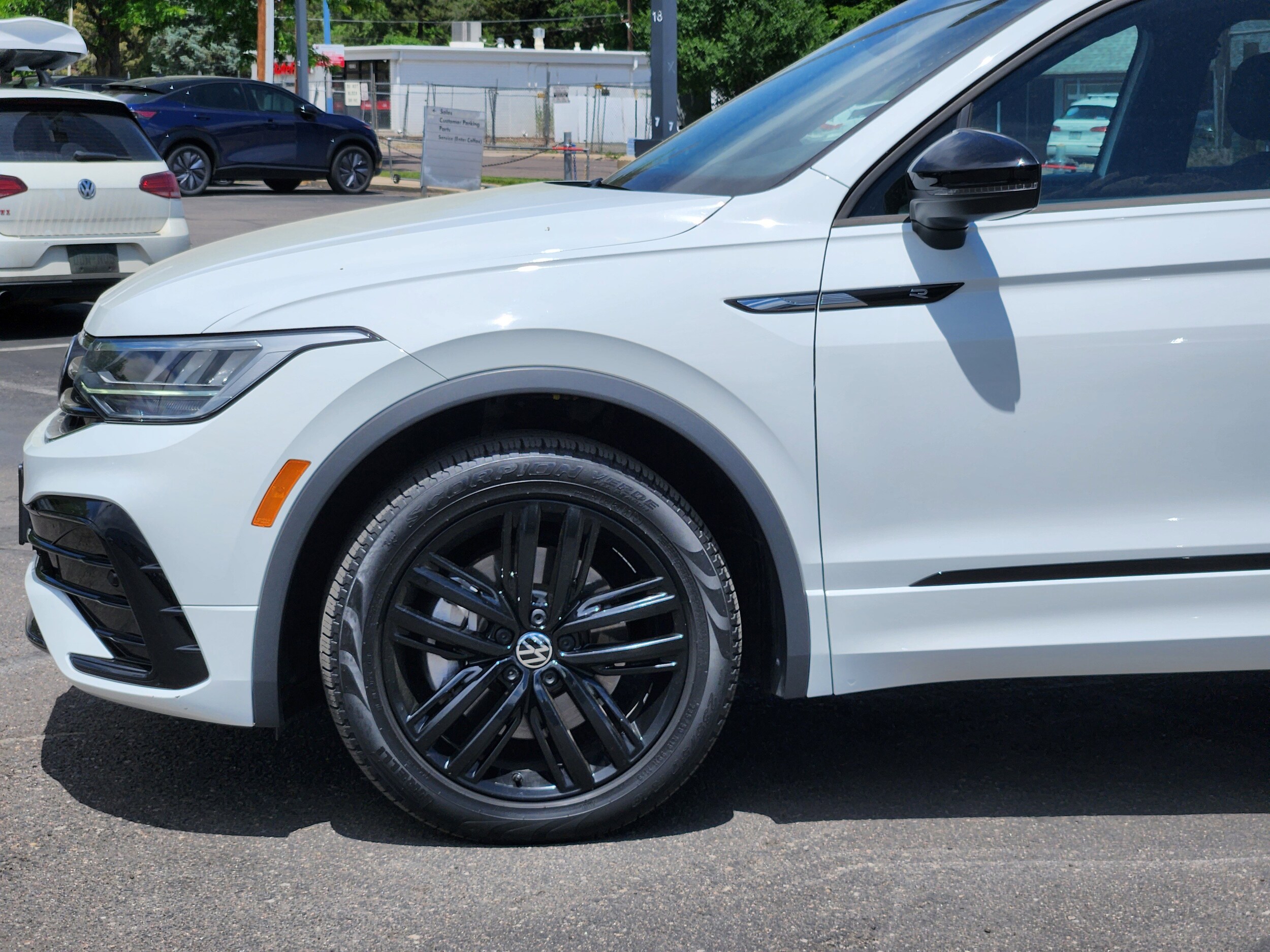 Used 2022 Volkswagen Tiguan SE R-LINE BLACK with VIN 3VVCB7AXXNM172585 for sale in Lakewood, CO