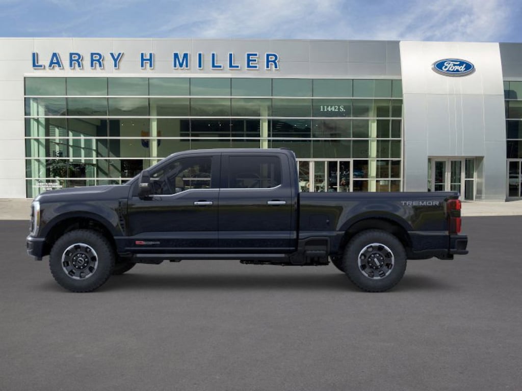 New 2026 Ford Super Duty F-350 SRW Platinum 4WD Crew Cab 6-3/4' Box V8 Engine