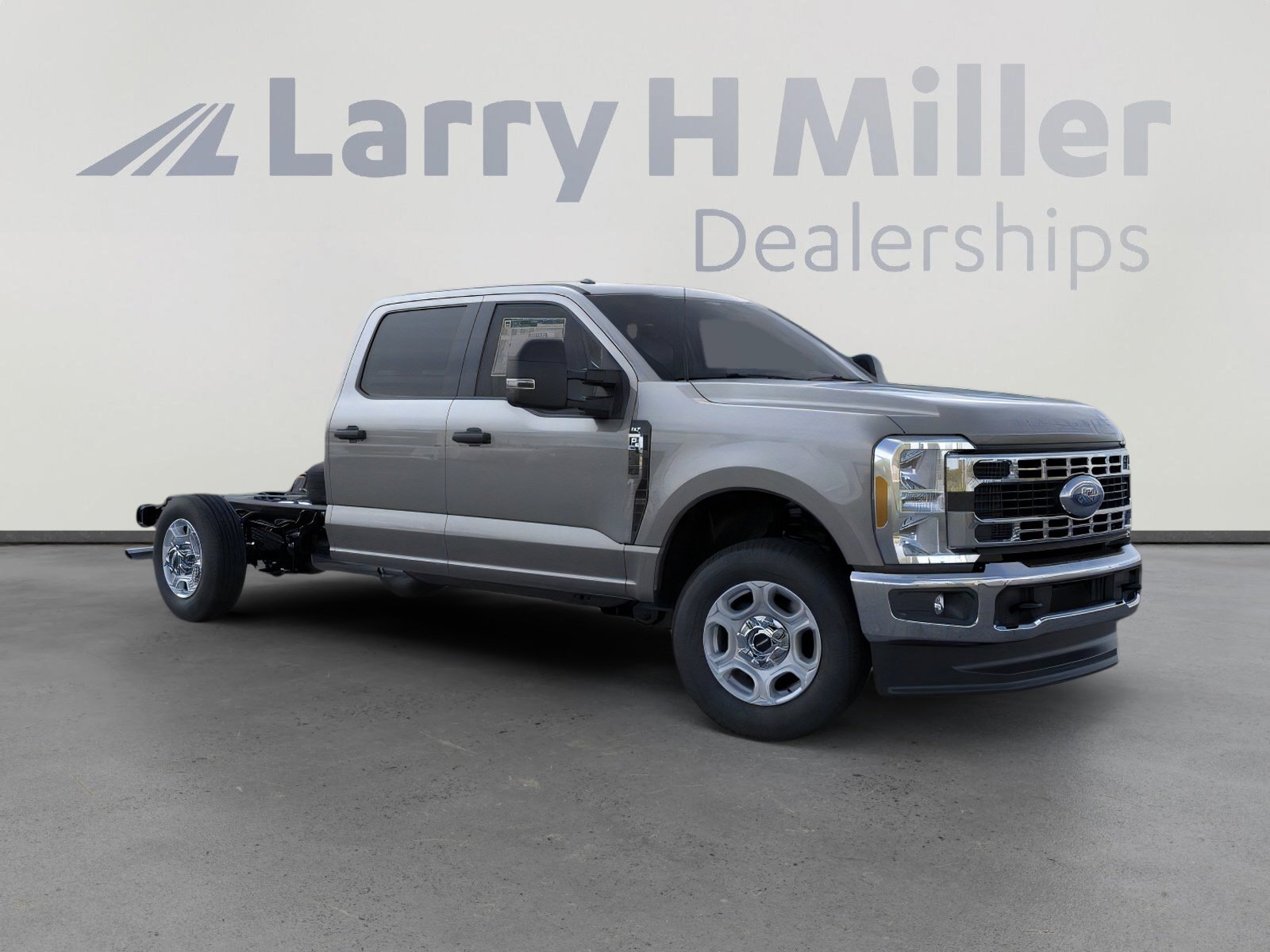2025 Ford F-350 Super Duty Chassis Cab XLT - Photo 7