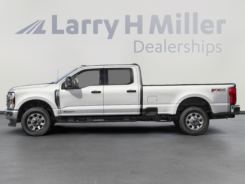 New 2026 Ford Super Duty F-350 SRW XLT 4WD Crew Cab 8' Box V8 Engine