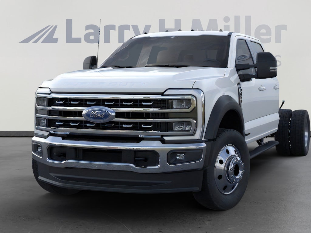 New 2026 Ford Super Duty F-450 DRW LARIAT F-450 4X4 CREW CHAS CAB DRW/179 V8 Engine
