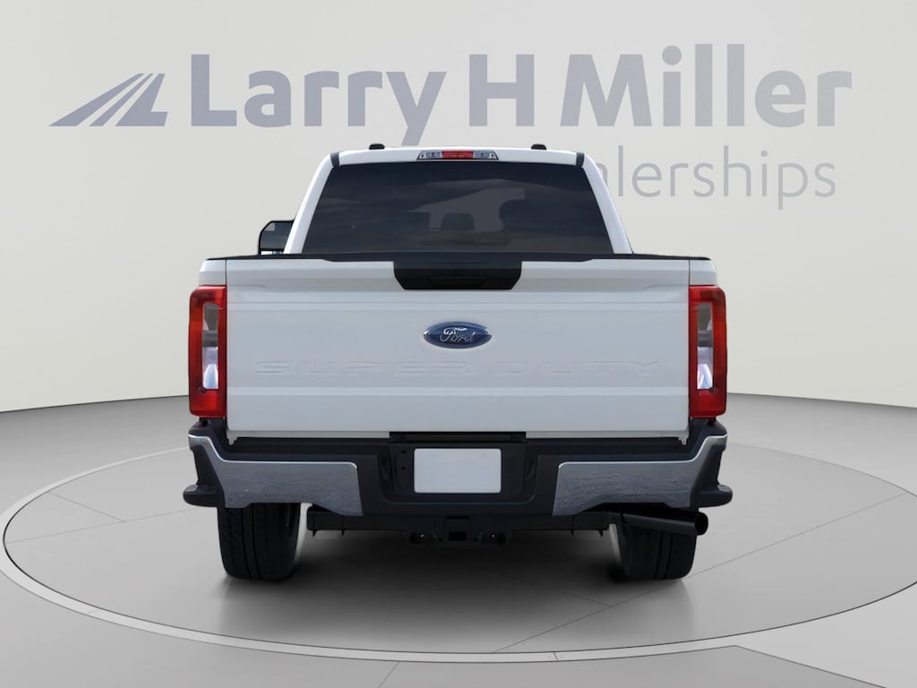 New 2026 Ford Super Duty F-350 SRW XLT 4WD Crew Cab 8' Box V8 Engine