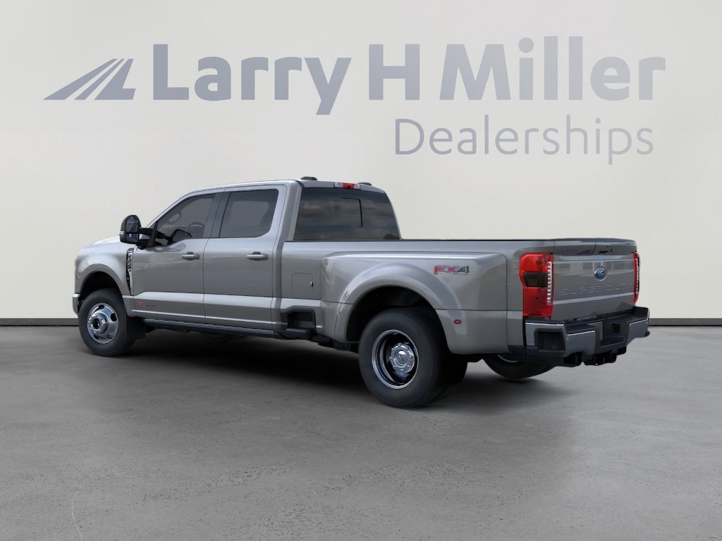 New 2026 Ford Super Duty F-350 DRW LARIAT 4WD Crew Cab 8' Box V8 Engine