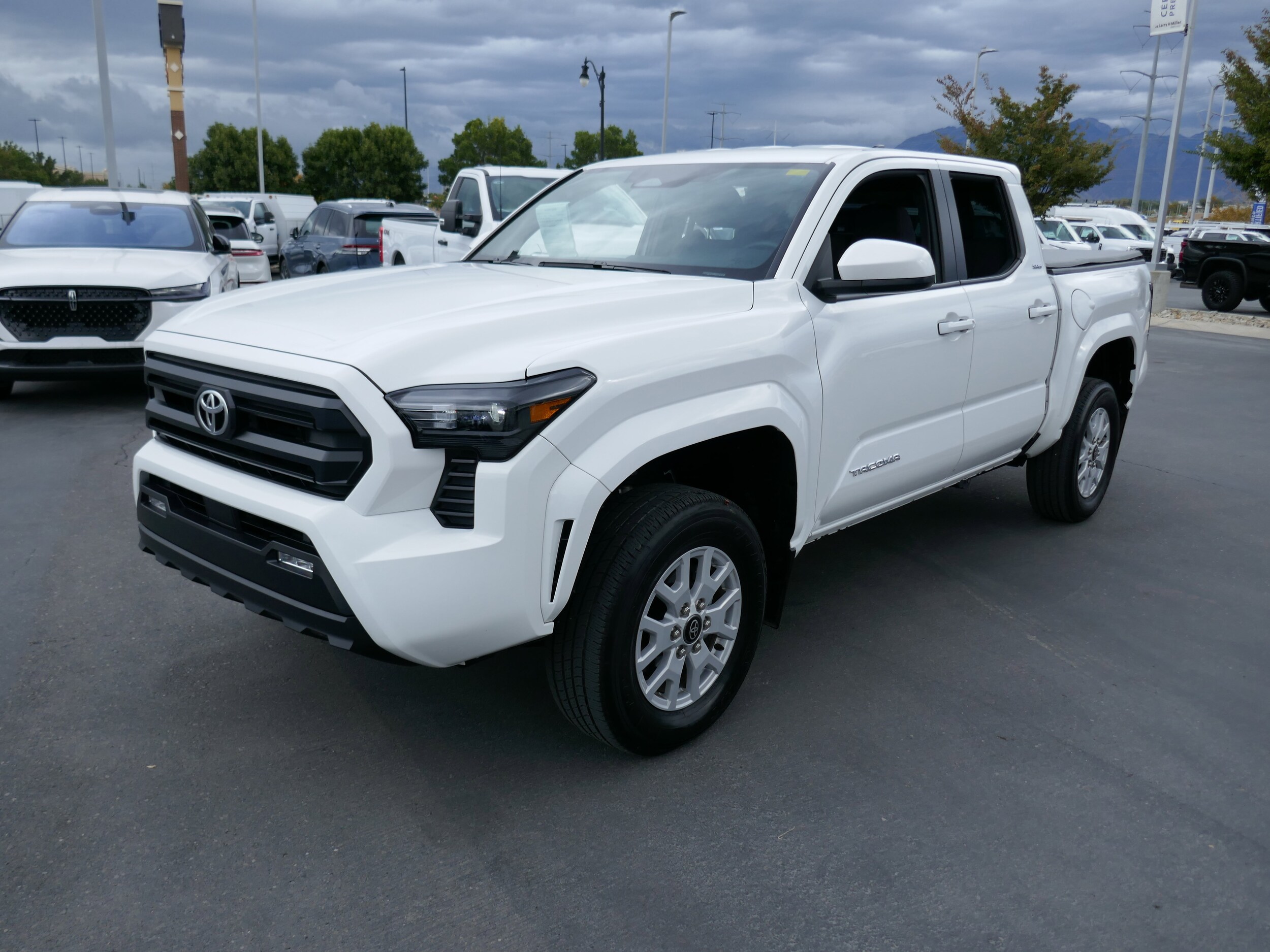 2024 Toyota Tacoma SR5 photo 4