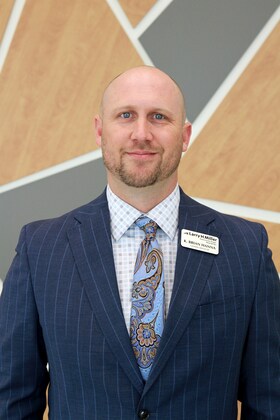 Staff member Brian Hanna from ID_94c906440d52