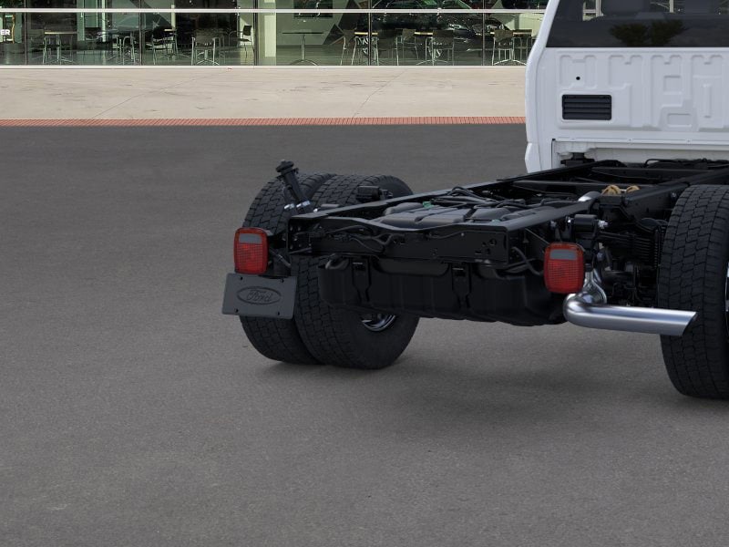2025 Ford F-550 Super Duty Chassis Cab XLT - Photo 21