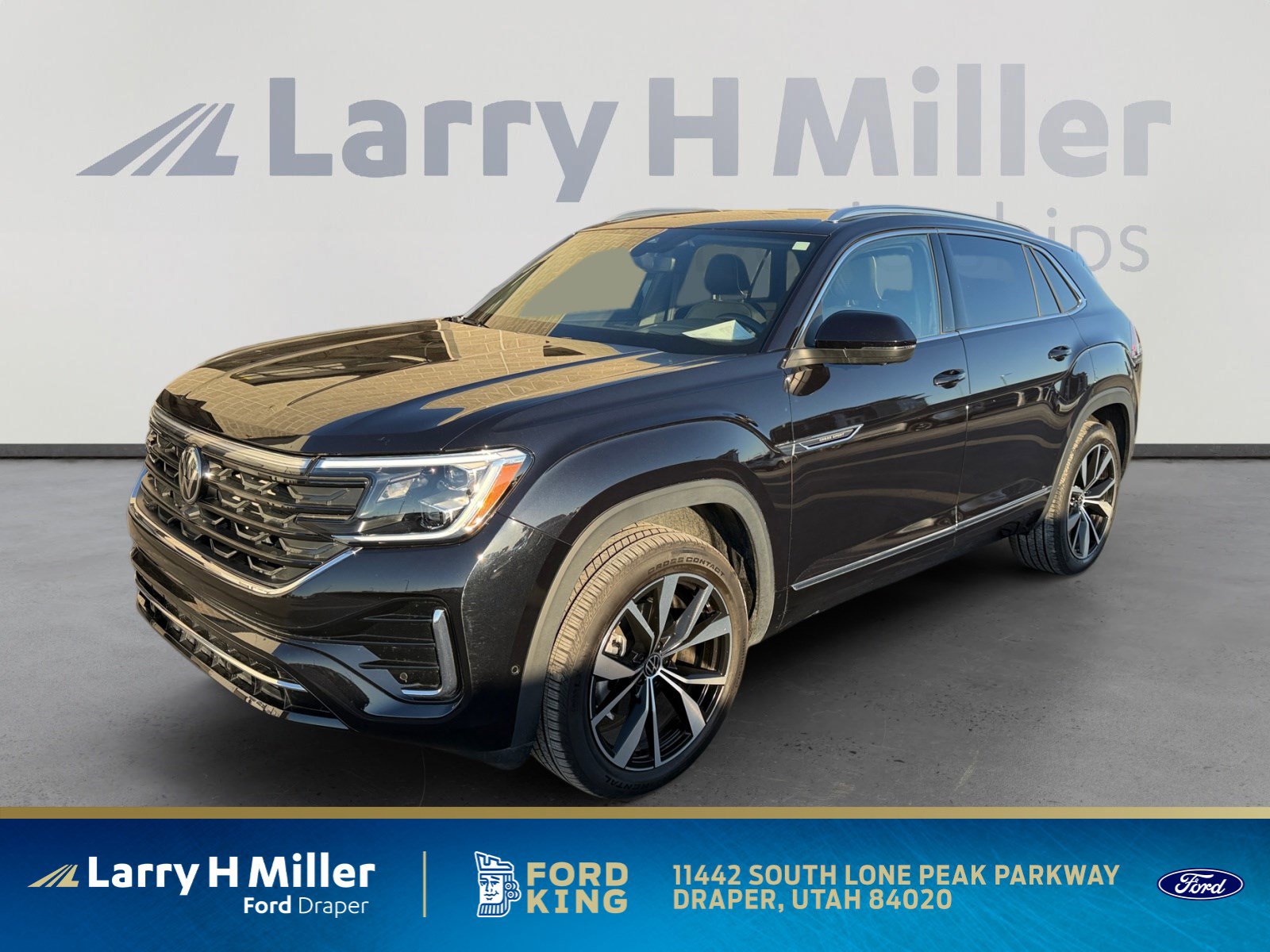 2025 Volkswagen Atlas Cross Sport 2.0T SEL Premium R-Line 4MOTION's photo