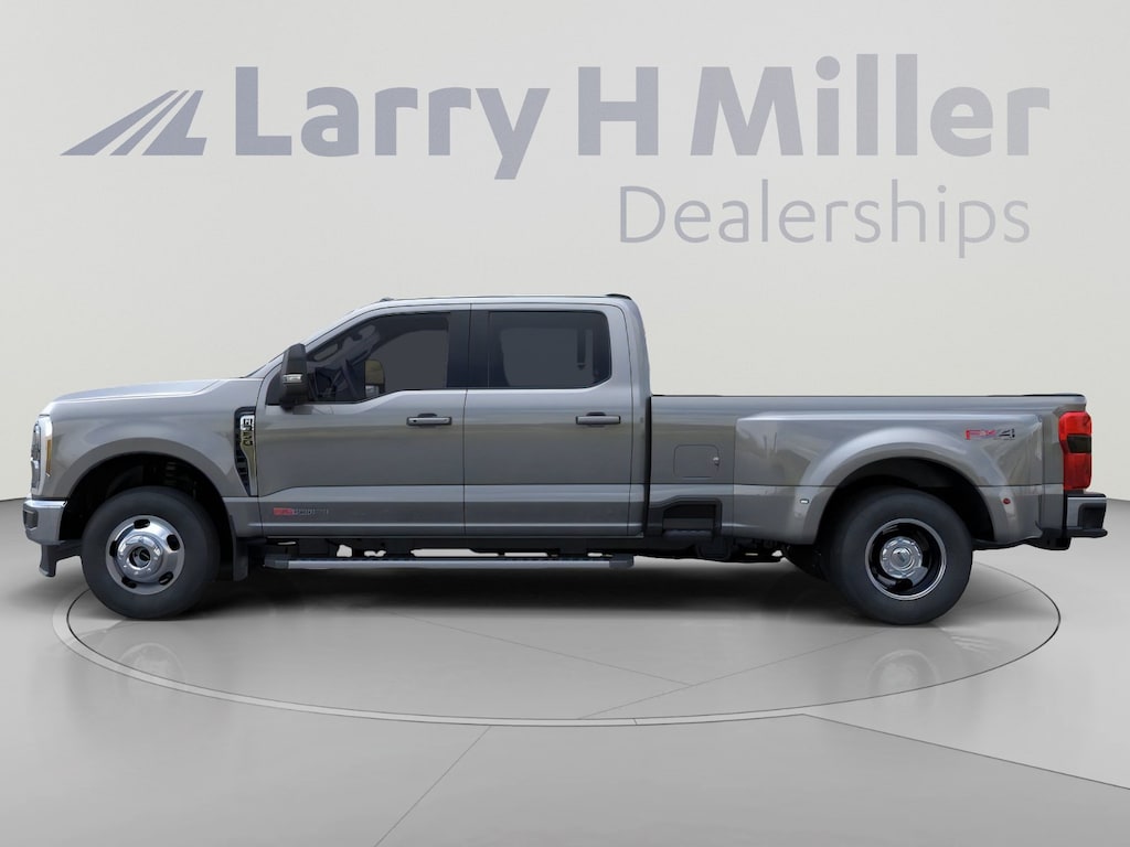 New 2026 Ford Super Duty F-350 DRW LARIAT 4WD Crew Cab 8' Box V8 Engine