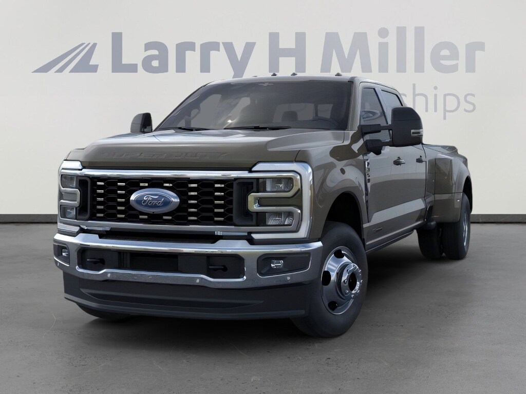 New 2026 Ford Super Duty F-350 DRW LARIAT 4WD Crew Cab 8' Box V8 Engine