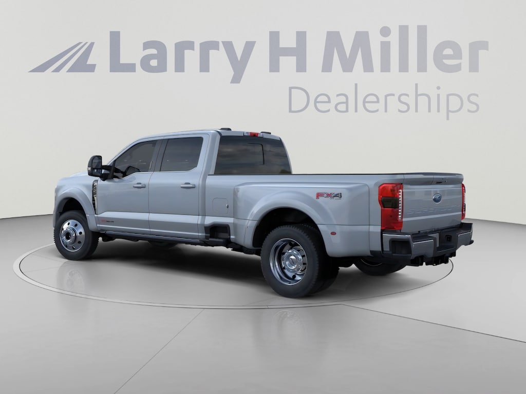 New 2026 Ford Super Duty F-450 DRW LARIAT 4WD Crew Cab 8' Box V8 Engine