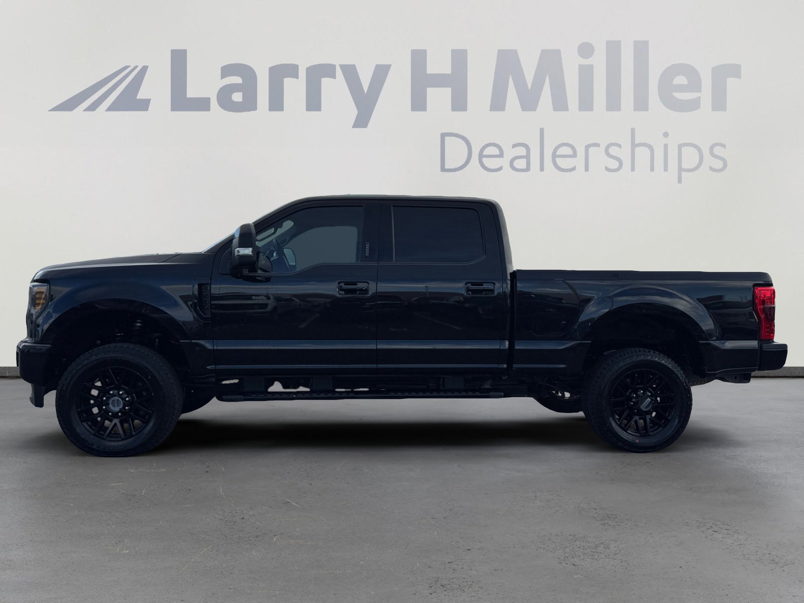 2019 Ford F-350 Lariat photo 2