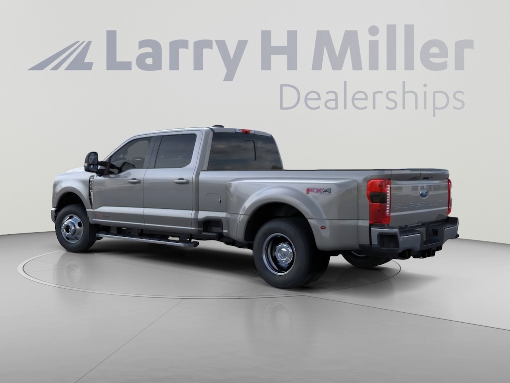 New 2026 Ford Super Duty F-350 DRW LARIAT 4WD Crew Cab 8' Box V8 Engine