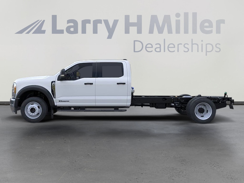 New 2026 Ford Super Duty F-550 DRW XL 4WD Crew Cab 203" WB 84" CA V8 Engine