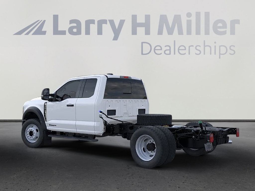 New 2026 Ford Super Duty F-550 DRW XL 4X2 CREW CHAS CAB DRW/203 V8 Engine