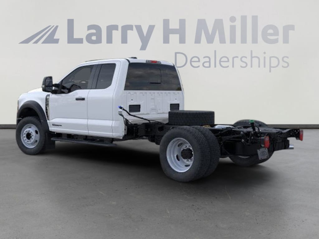 New 2026 Ford Super Duty F-550 DRW XL 4X2 CREW CHAS CAB DRW/203 V8 Engine