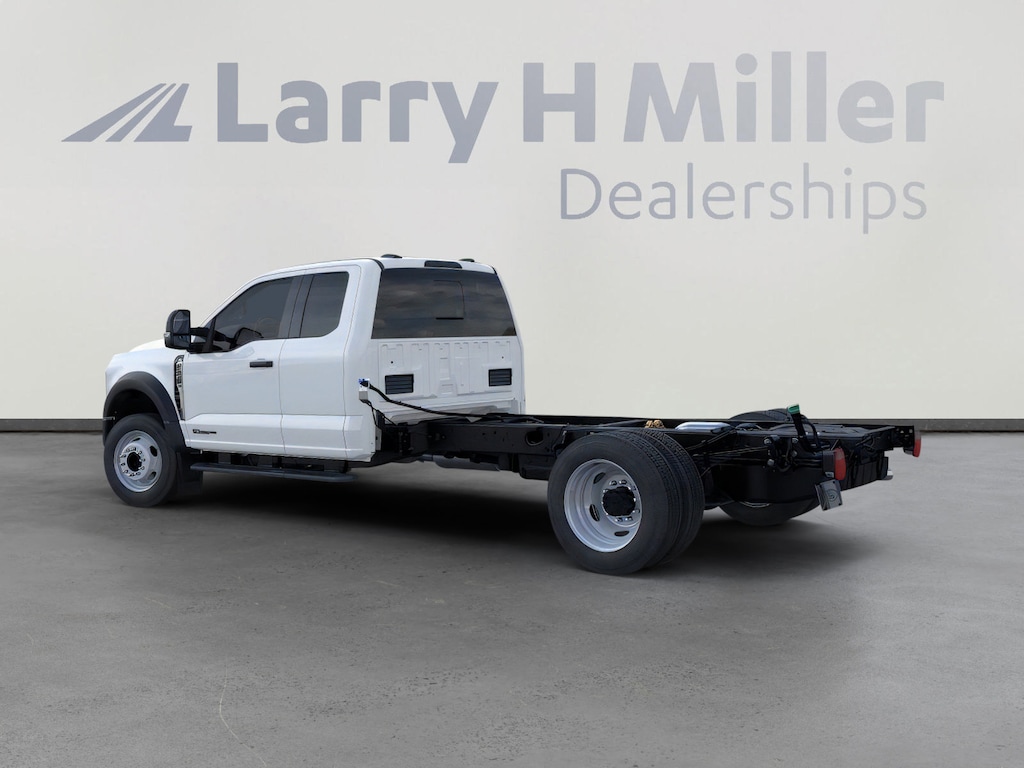 New 2025 Ford Super Duty F-550 DRW XL 4X4 SUPERCAB CHAS CAB/192 V8 Engine