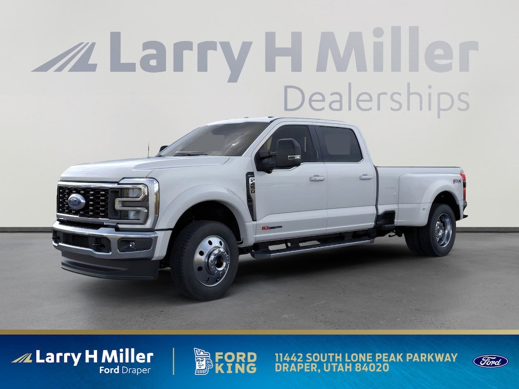 New 2026 Ford Super Duty F-450 DRW LARIAT 4WD Crew Cab 8' Box V8 Engine